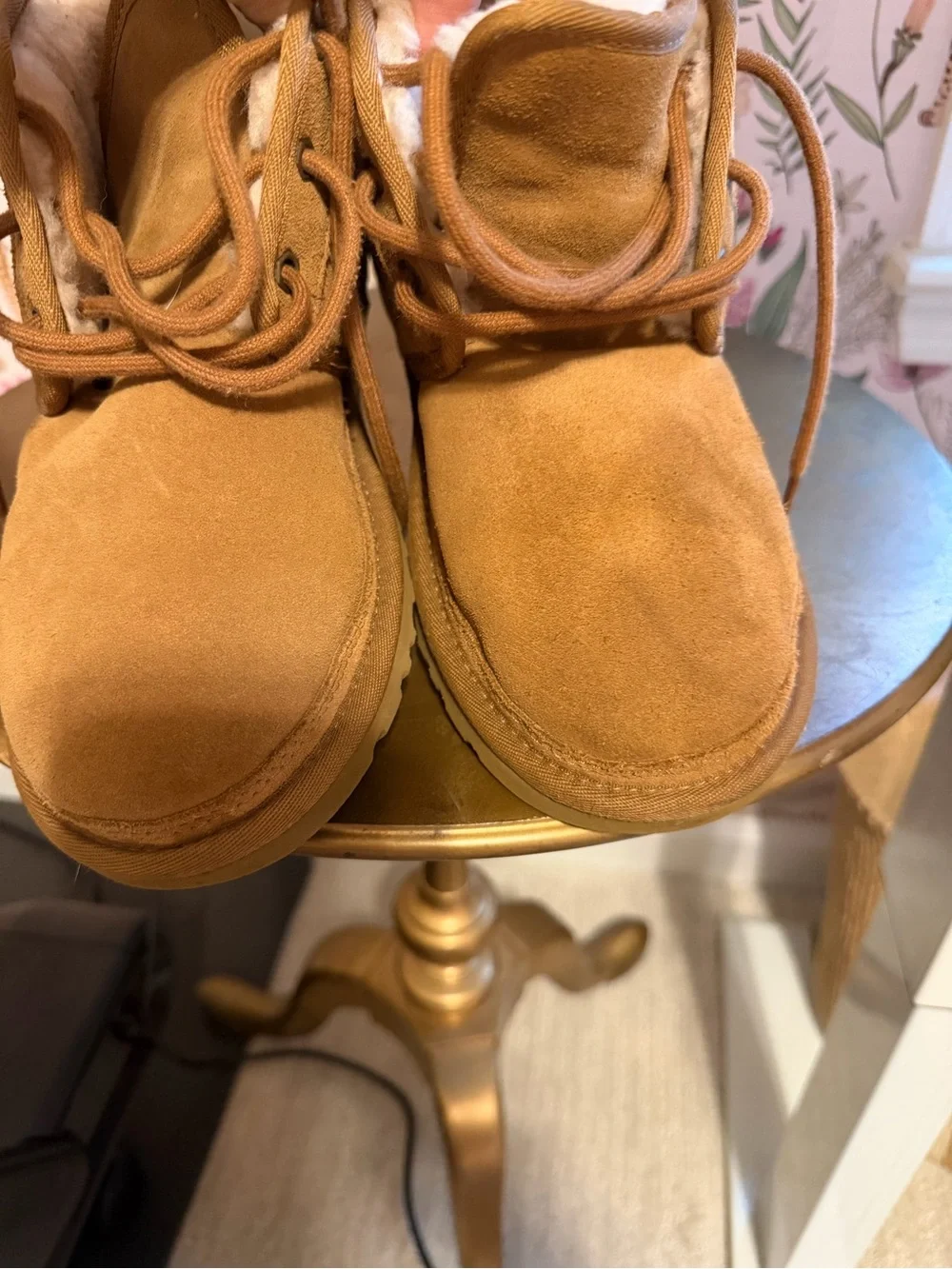 UGG Neumel boot, a chukka-style Women’s 8/ Men’s 7 Chestnut